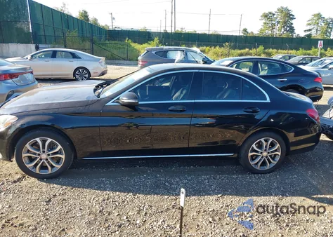 2016 Mercedes-Benz C 300 4Matic из США, поврежденный, VIN 55SWF4KB7GU175922